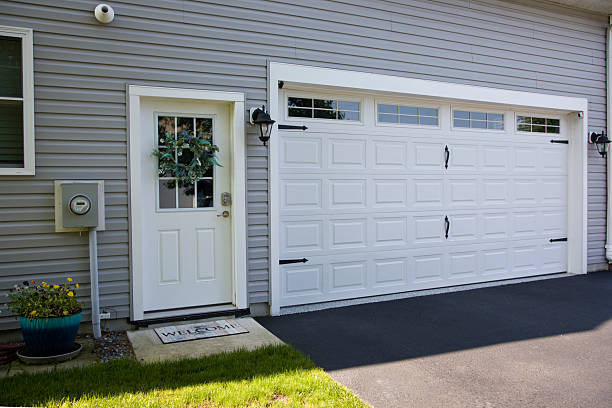 24/7 Emergency Garage Door Panel Replacement experts in Covington, WA